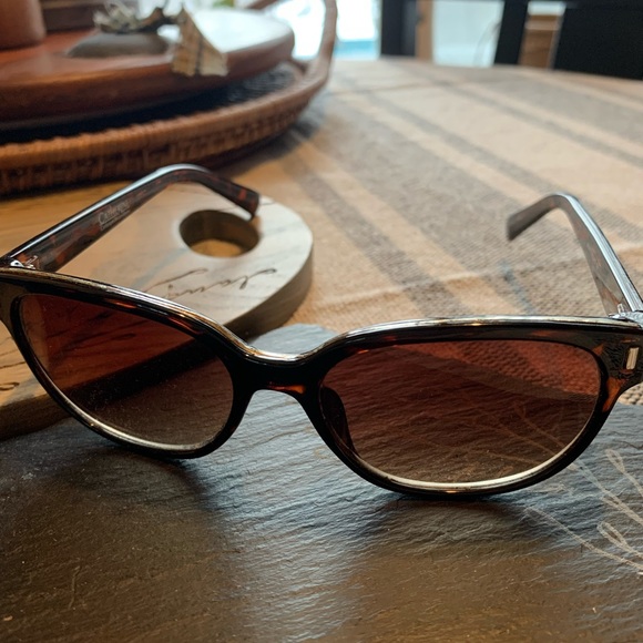 Women’s Sunglasses - Picture 3 of 14